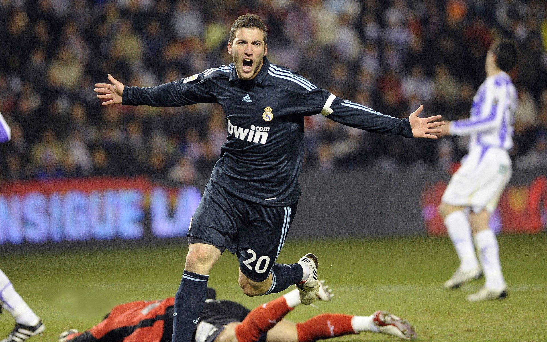 上海海港主帅放话：澳网半决赛必胜皇家马德里，杜兰特冷笑回应